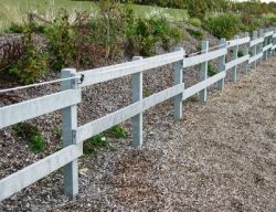 Vierkante paal met balk.